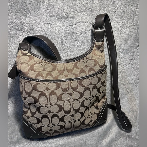 Coach Hamptons Signature Crossbody - Picture 8 of 10